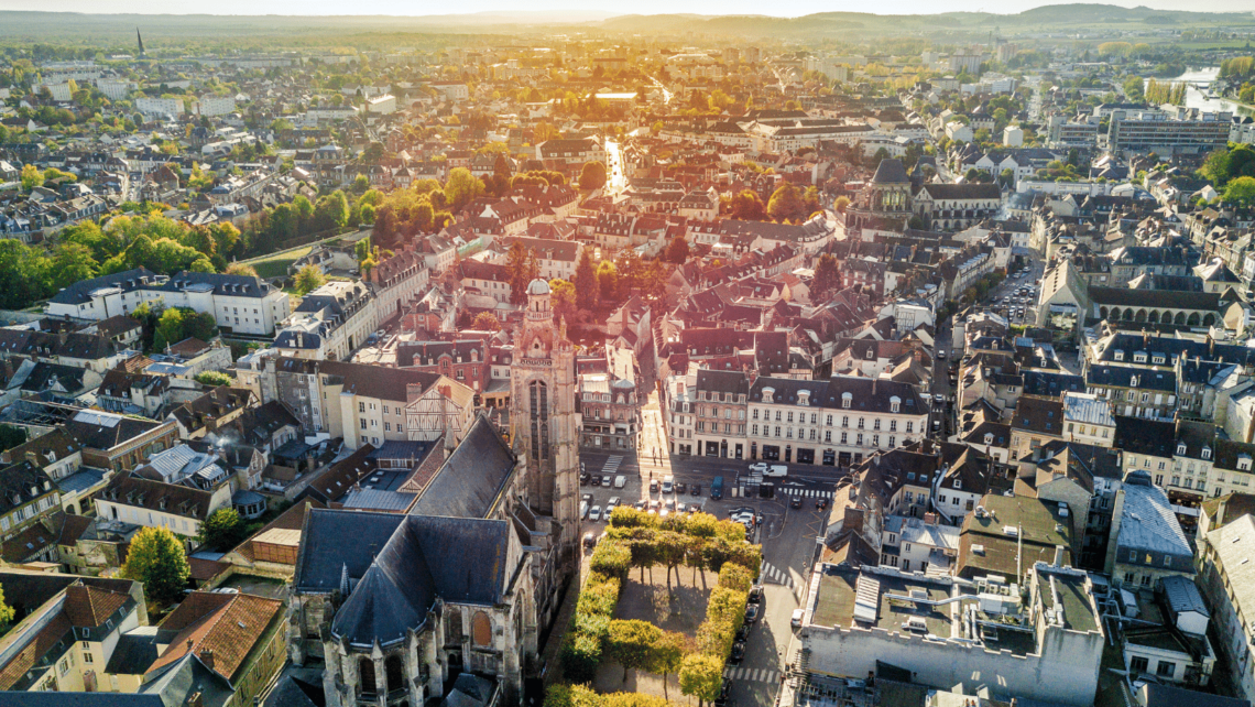 Exploration-des-Charmants-Quartiers-Voisins-d’Orleans-un parallele-avec-Tours